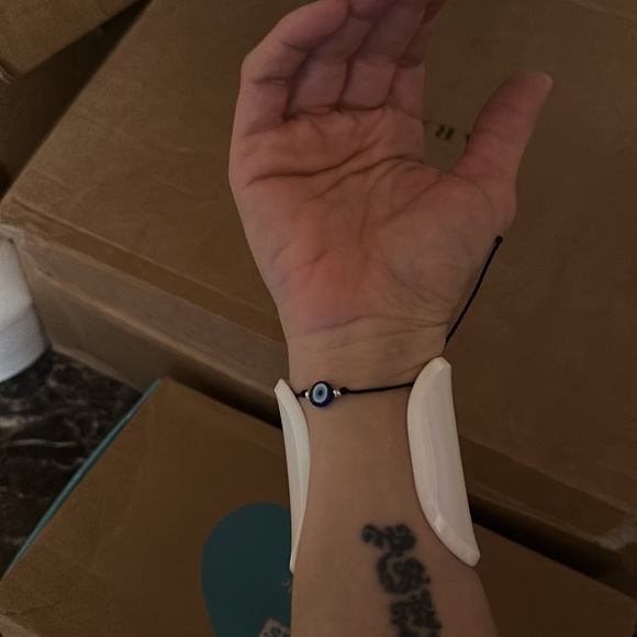 Tory burch white cuff bracelet - Picture 3 of 3